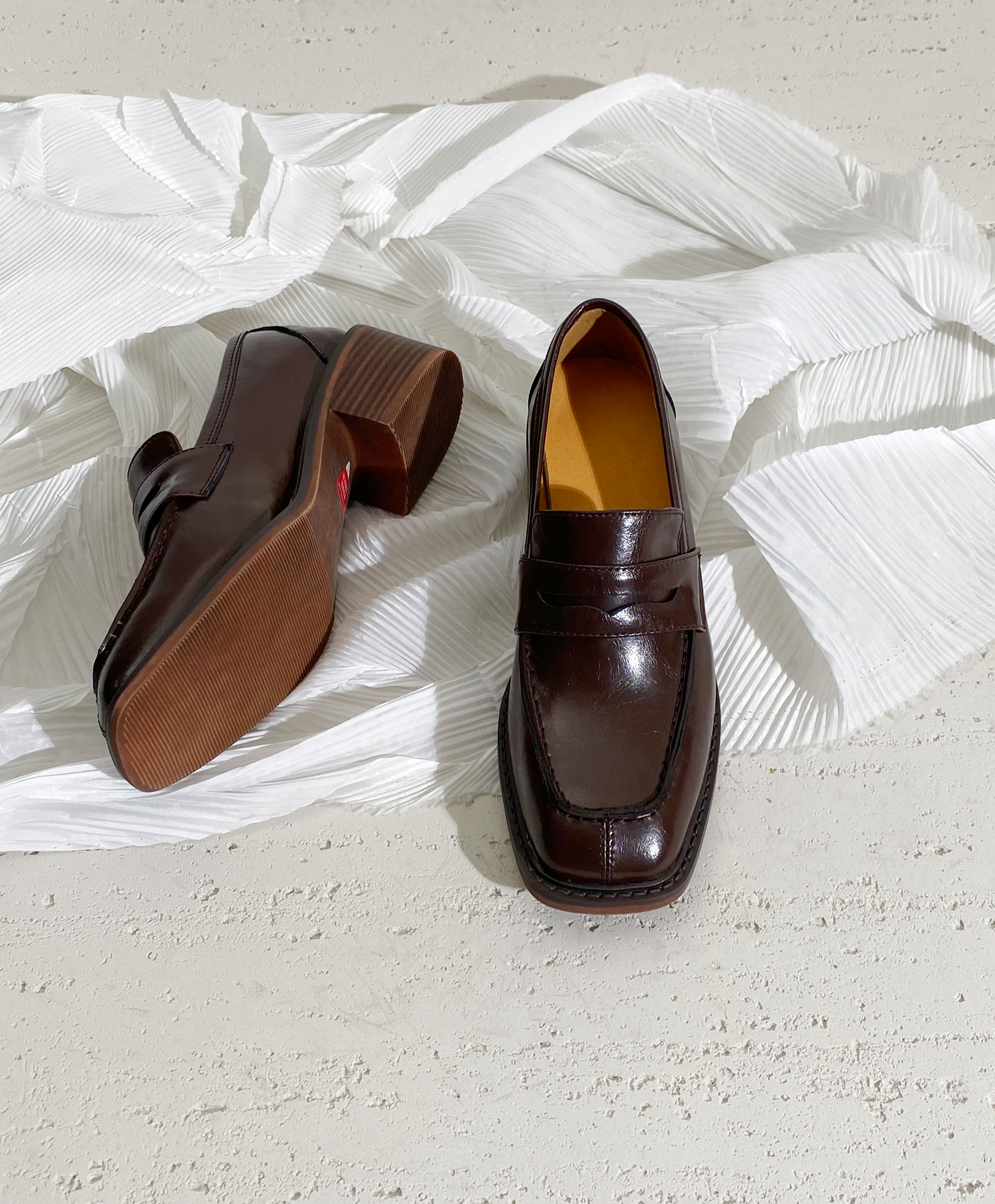 莲花府邸粗跟乐福鞋复古