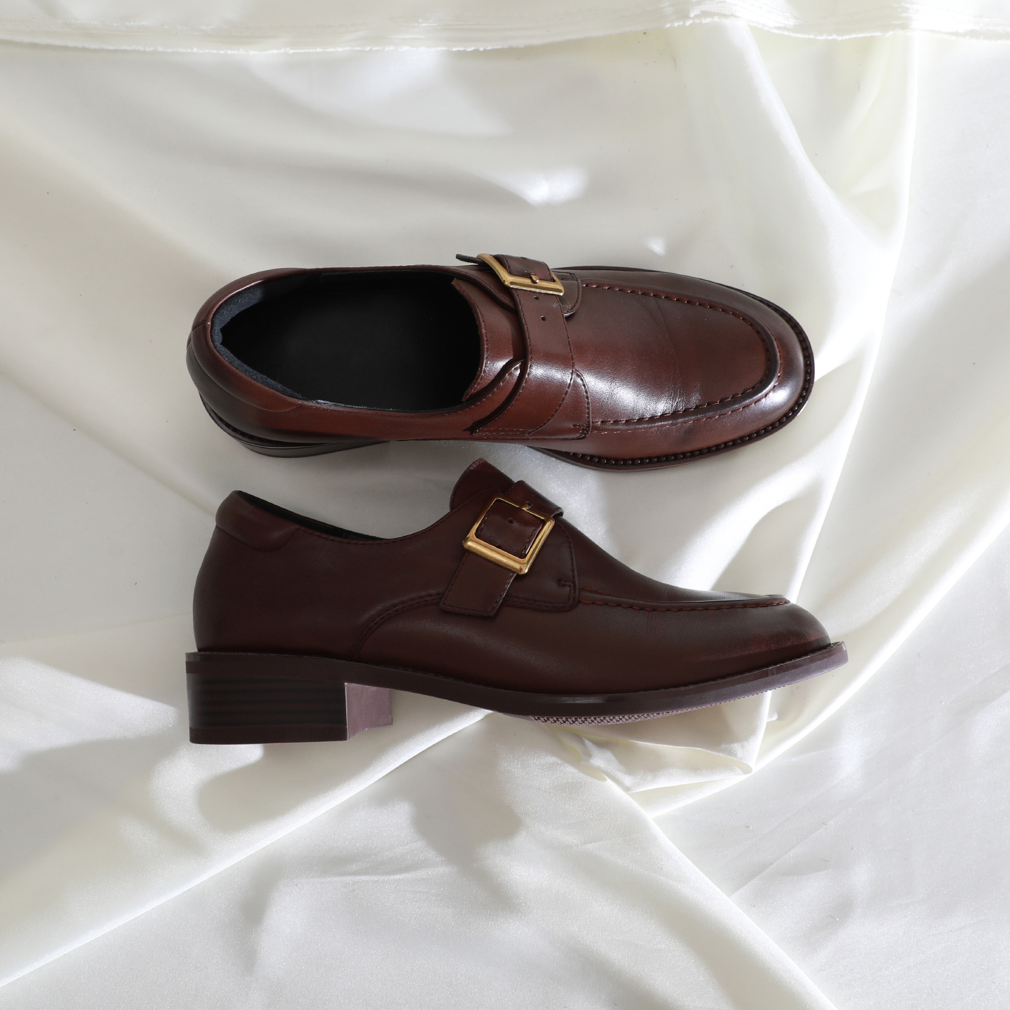 莲花府邸英伦复古百搭深口小皮鞋