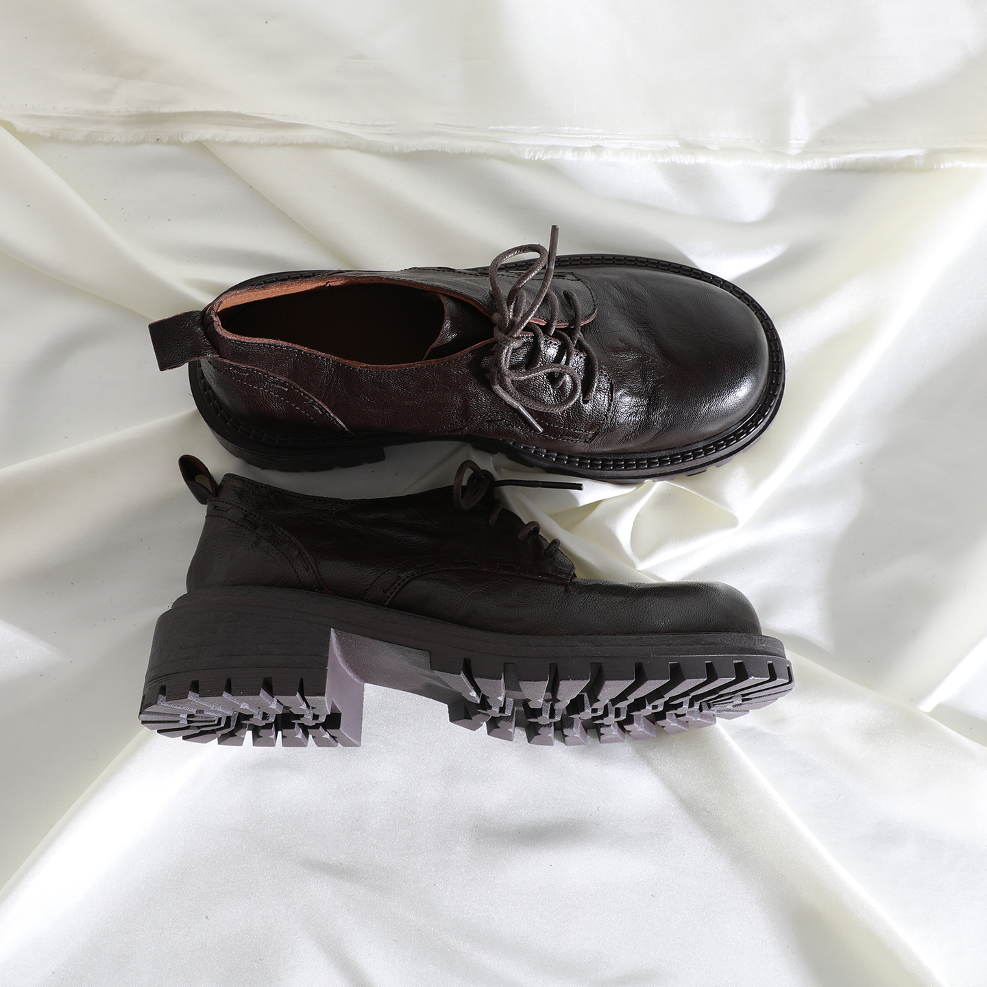 英伦圆头深口系带牛津鞋粗跟