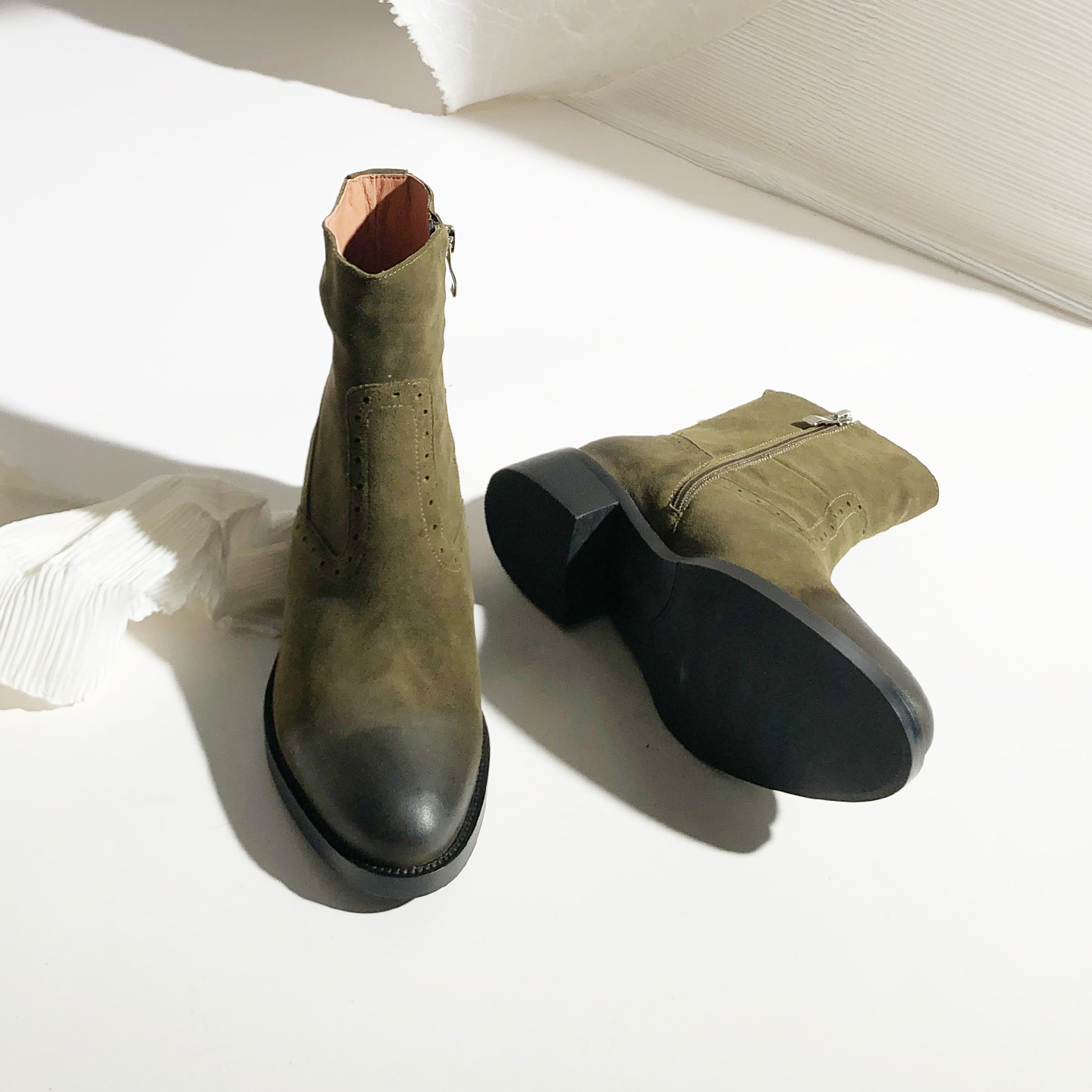 莲花府邸简约复古粗跟百搭短靴