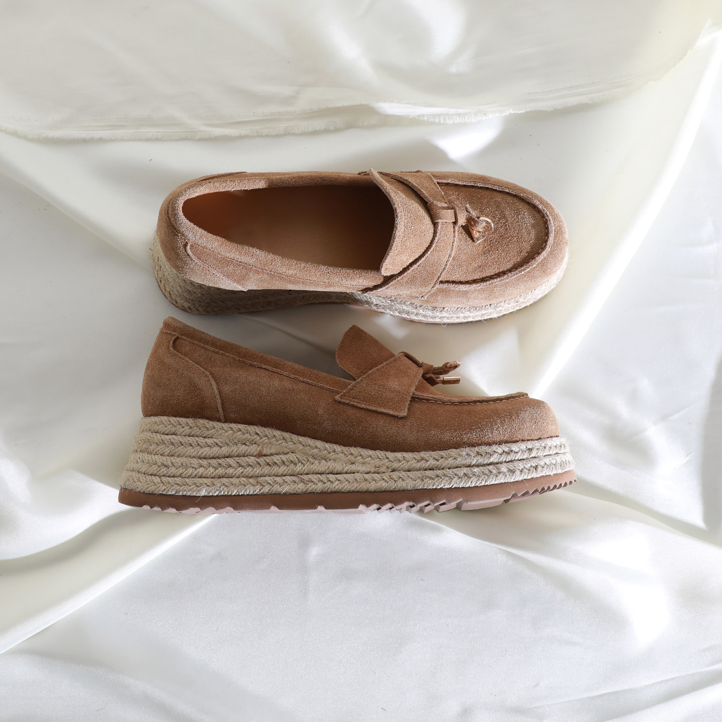 莲花府邸2026春季时尚单鞋深口流苏一脚蹬舒适休闲坡跟牛翻女鞋子,女鞋,深口单鞋,淘宝优惠券,粉丝福利购,淘宝优惠卷