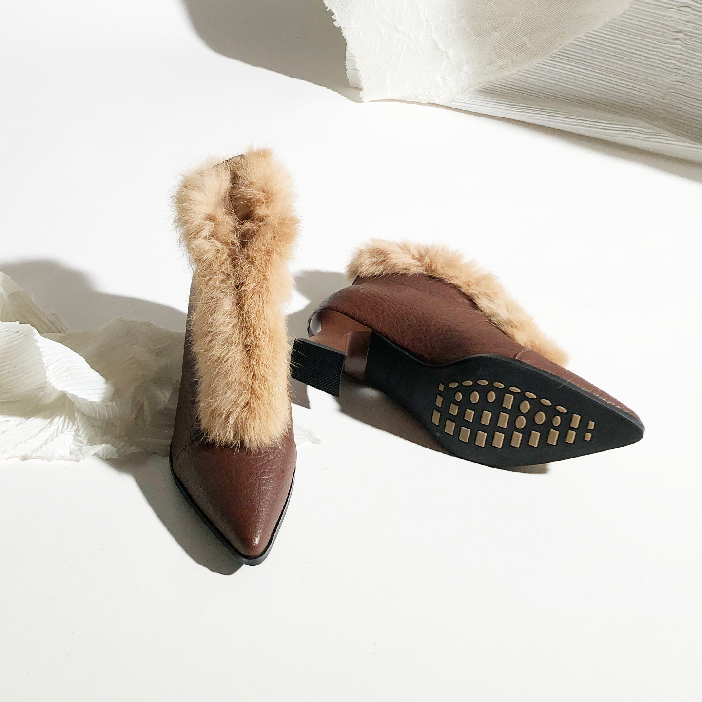 时尚尖头短筒拼接后拉链及踝靴