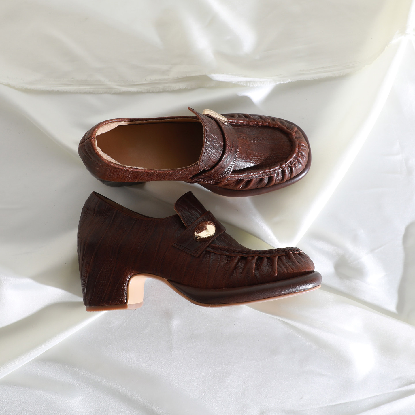 莲花府邸2026春季单鞋复古时尚深口女鞋子通勤百搭真皮粗跟工作鞋,女鞋,深口单鞋,淘宝优惠券,粉丝福利购,淘宝优惠卷