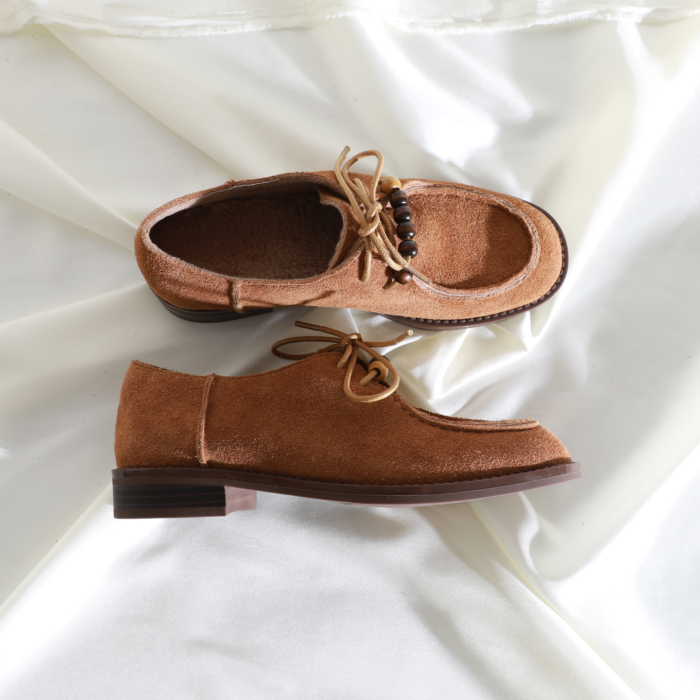 复古圆头深口串珠系带单鞋粗跟