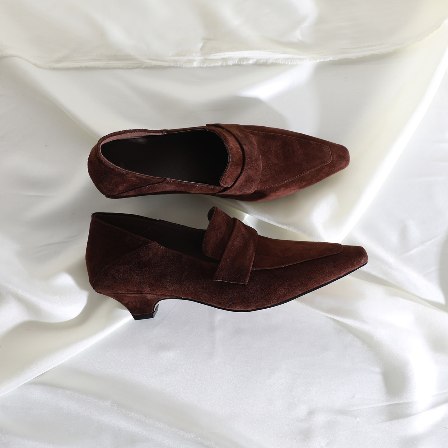 莲花府邸2026春季单鞋简约复古尖头中口一脚蹬通勤百搭粗羊翻女鞋,女鞋,深口单鞋,淘宝优惠券,粉丝福利购,淘宝优惠卷