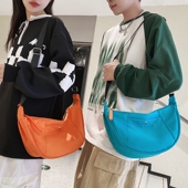 大容量纯色男街头时尚 饺子包女上课通勤旅行口红零钱钥匙耳机背包