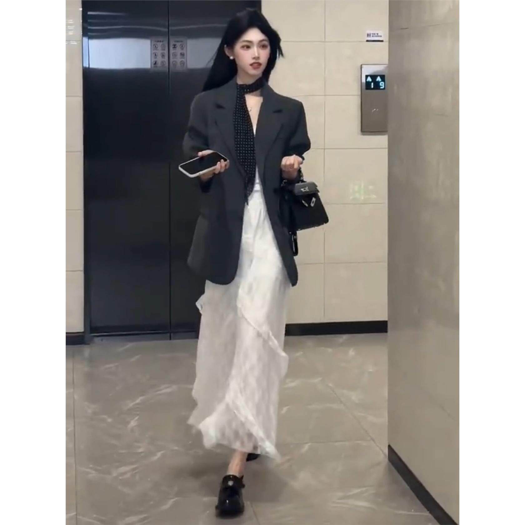 灰色西装外套女小个子2025春秋季新款高级感炸街宽松休闲西服上衣