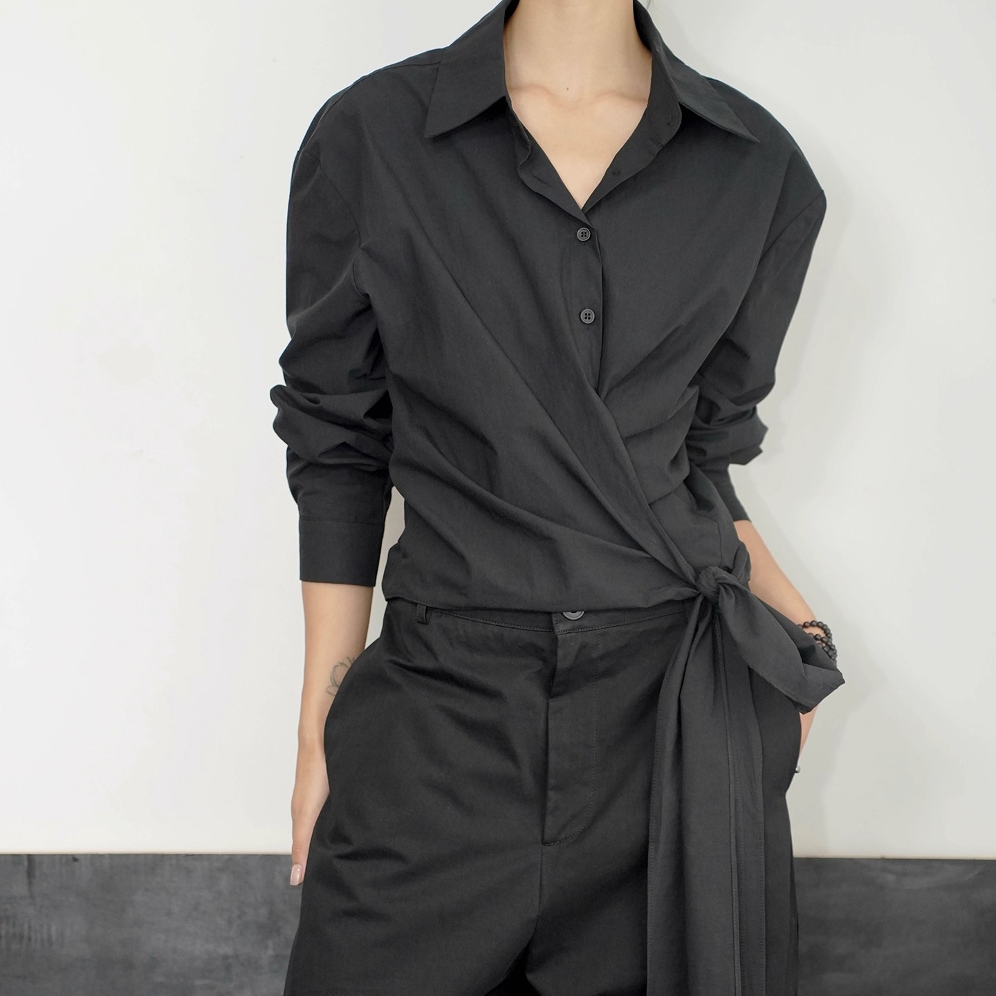 AIRROOM设计感绑带黑白衬衫