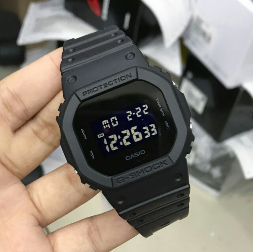 卡西欧经典方块男士腕表