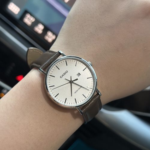 卡西欧简约时尚女士腕表