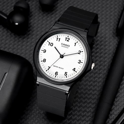 卡西欧经典小黑表网红石英表