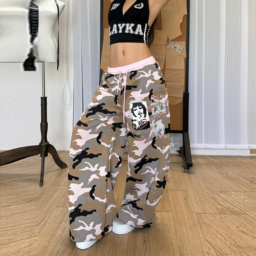 街头迷彩风撞色弯刀阔腿卫裤