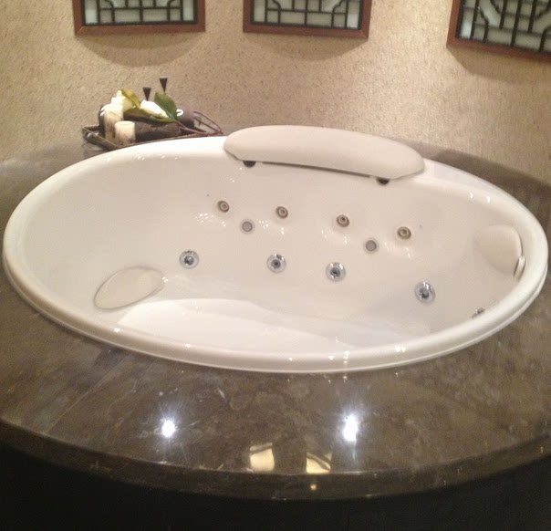 科勒浴缸k-1394-h2 瑞瀑 1.6米圆形水力/水疗型按摩浴缸浴盆