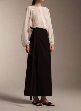 SOFTSELF雾绒诗秋季新款显瘦百搭极简静奢围裹式一片裙女高级感