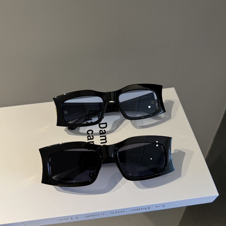 欧美黑色方框双b字母墨镜女个性辣妹网红款气质防紫外线太阳镜男