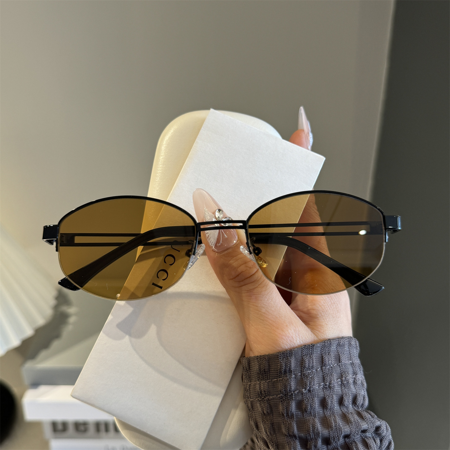 2025新款老钱风复古茶色片金属半框椭圆墨镜女防紫外线太阳眼镜男