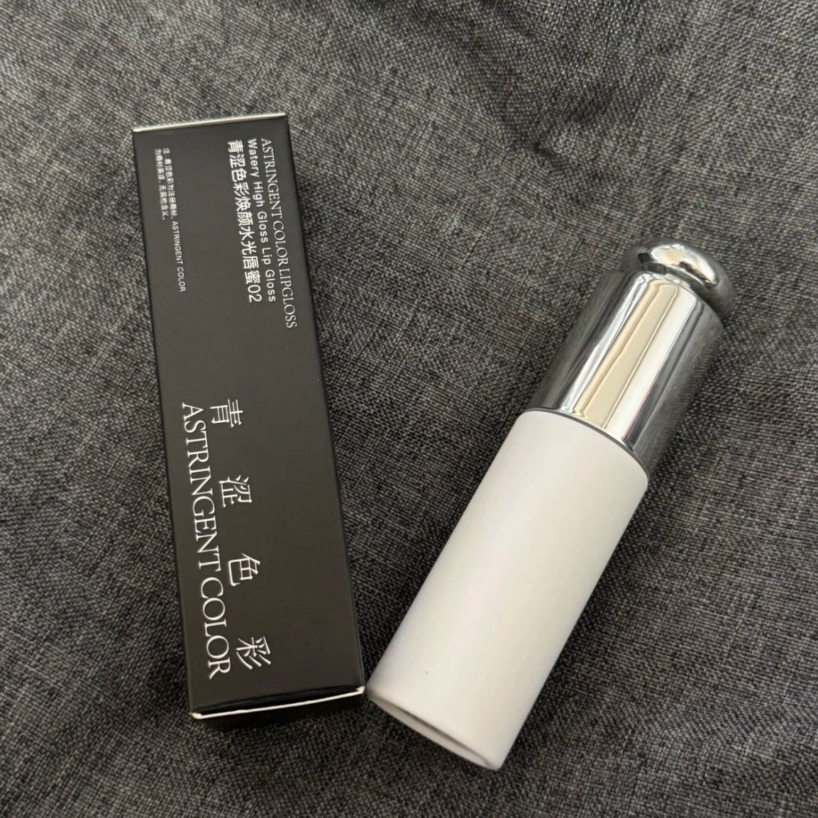 青涩色彩 · 不沾杯不染唇水光唇蜜,使用前搅拌几圈 ·10克