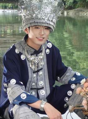 苗族男装蜡染少数民族服饰苗疆艺术旅拍摄影民族风舞蹈演出服装新
