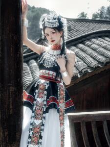 苗族服装黑色苗疆少女土家族少数民族云南旅拍爆款写真舞台服饰新