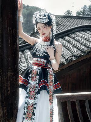 苗族服装黑色苗疆少女土家族少数民族云南旅拍爆款写真舞台服饰新