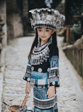 苗族蜡染服装儿童三月三少数民族旅拍苗疆少女土家族民族风写真服