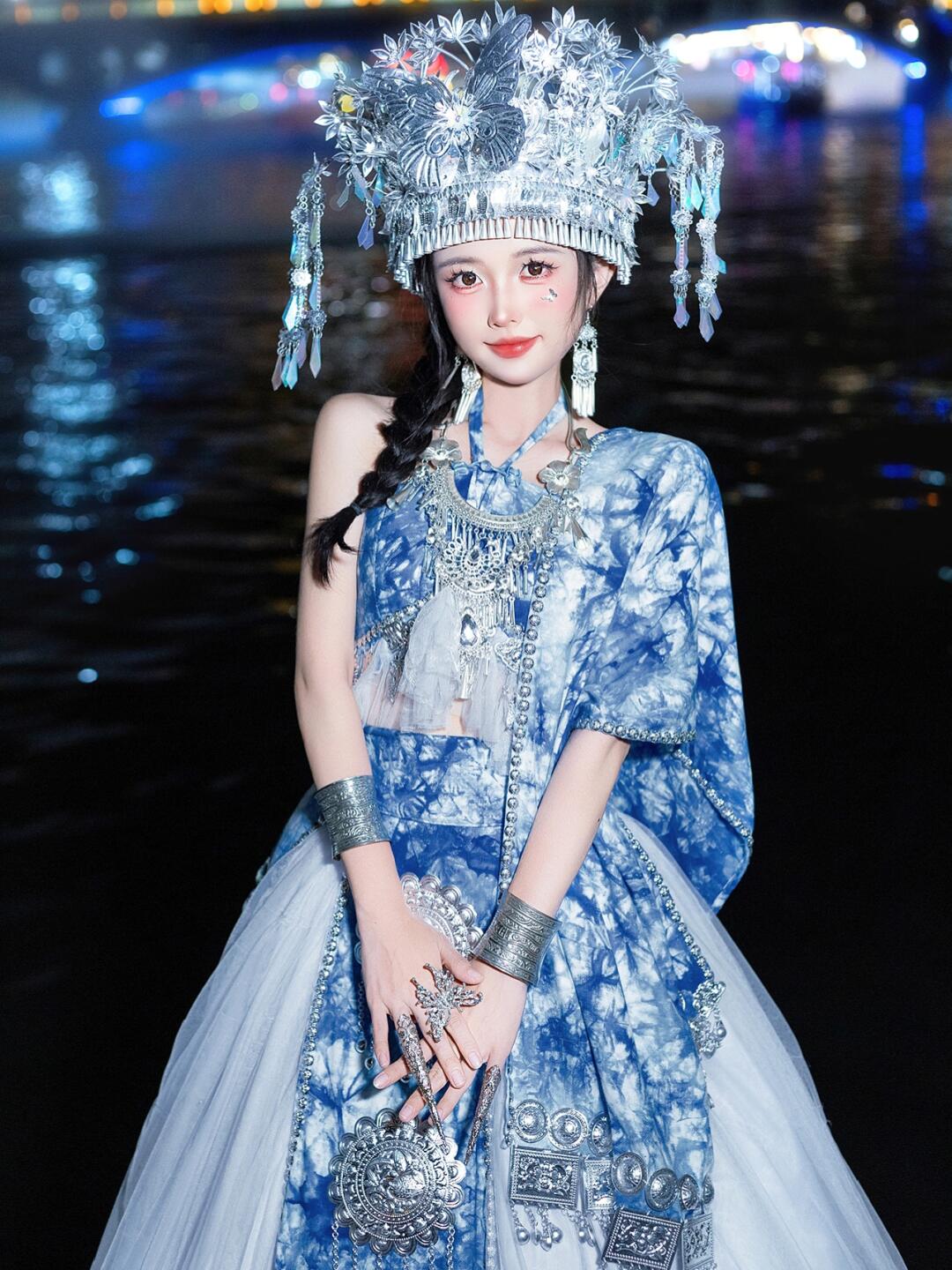 苗族服装苗疆少女扎染服装影楼礼服土家族民族服饰舞台摄影旅拍服