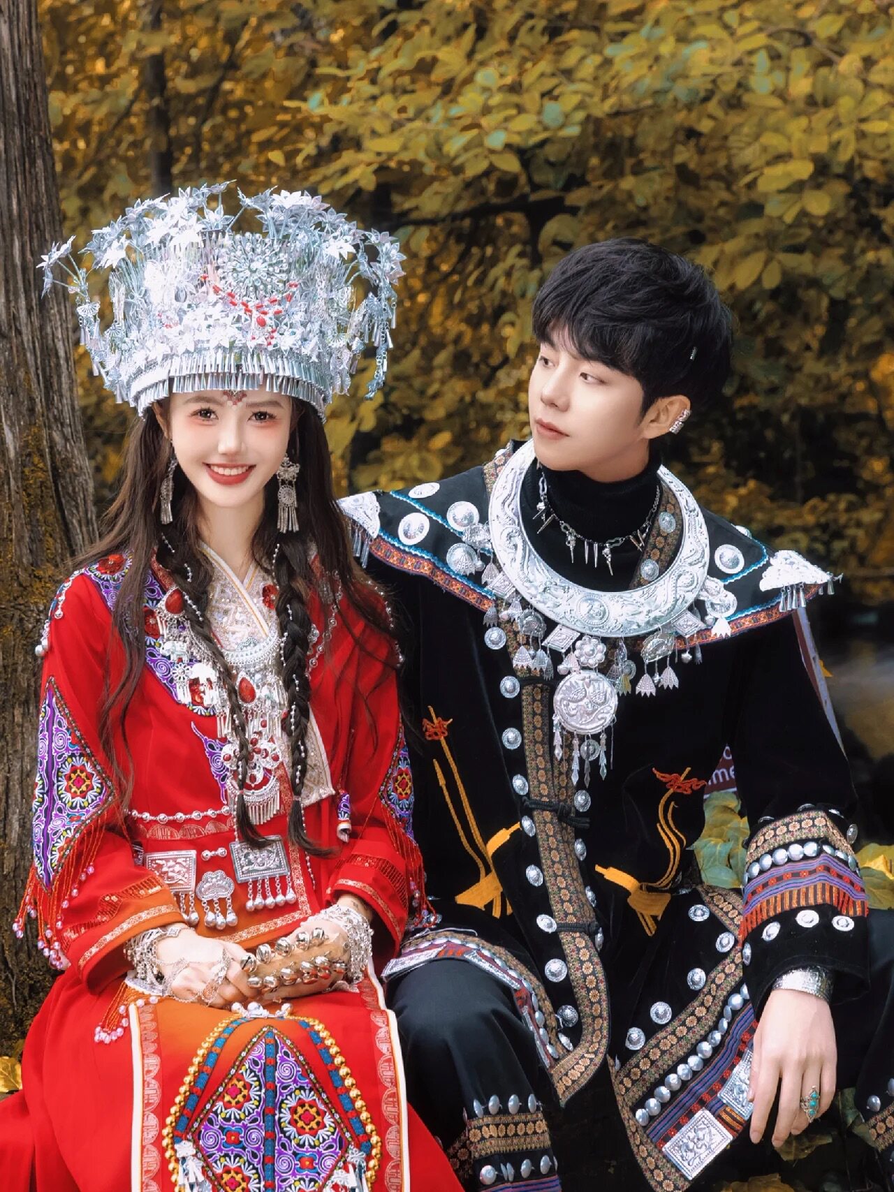 苗族服装女苗疆服装少数民族男装舞台演出红色刺绣盛装么么茶旅拍图片