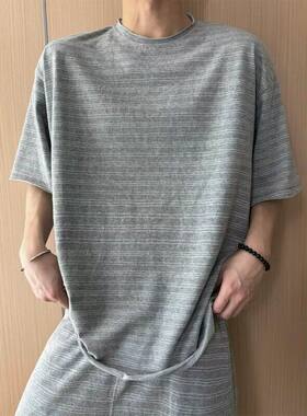 浅灰色条纹短袖短裤套装男款夏季慵懒松弛感穿搭高级t恤搭配一套