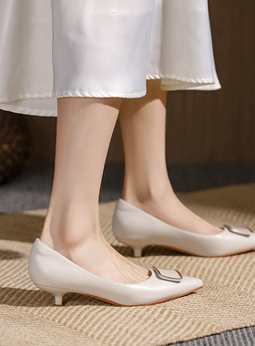 白色细低跟高跟鞋女2025年新款3cm职业通勤尖头女鞋舒适不累脚