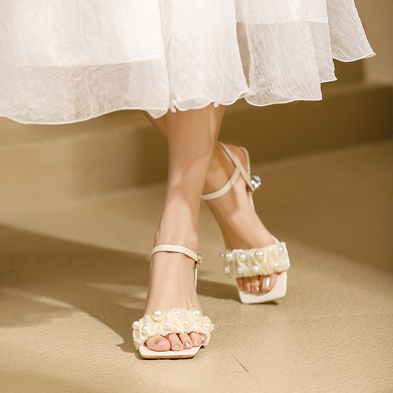 法式气质名媛酒杯跟一字带凉鞋