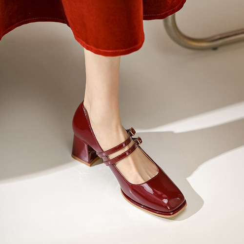 法式复古玛丽珍红色粗跟小皮鞋