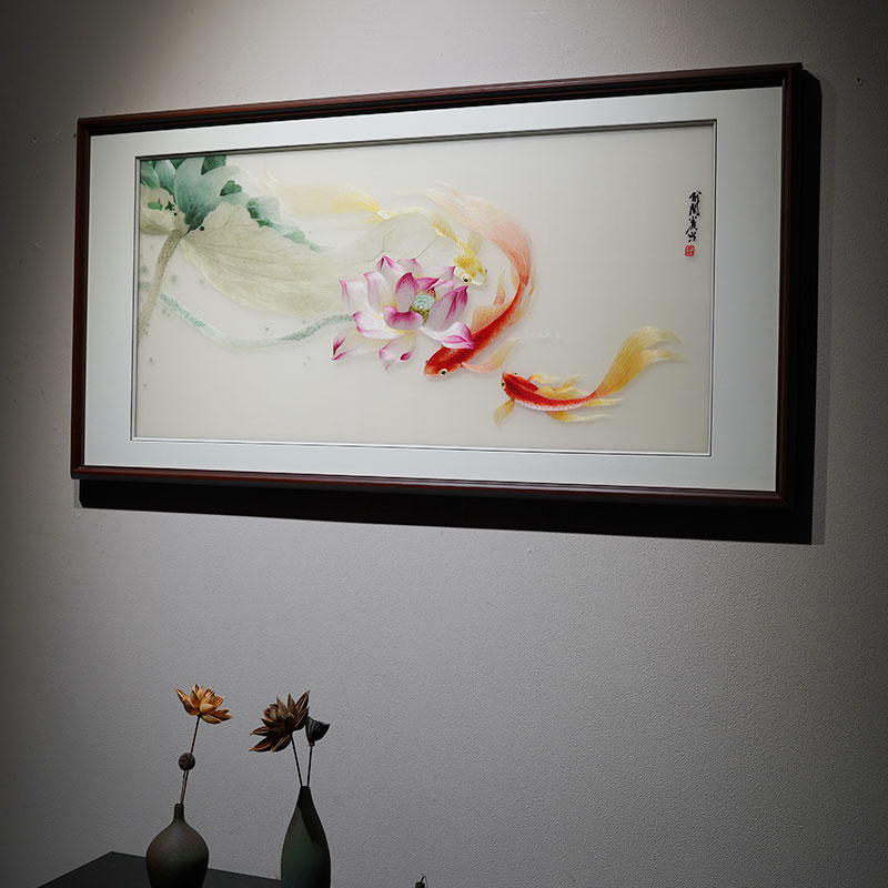 苏绣成品挂画新中式荷花锦鲤苏州纯手工刺绣客厅祥瑞艺术品装饰画图片