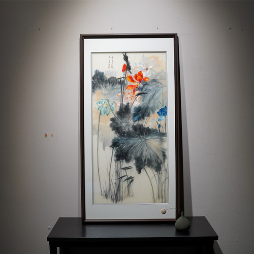 张大千五色荷花图苏绣过道走廊