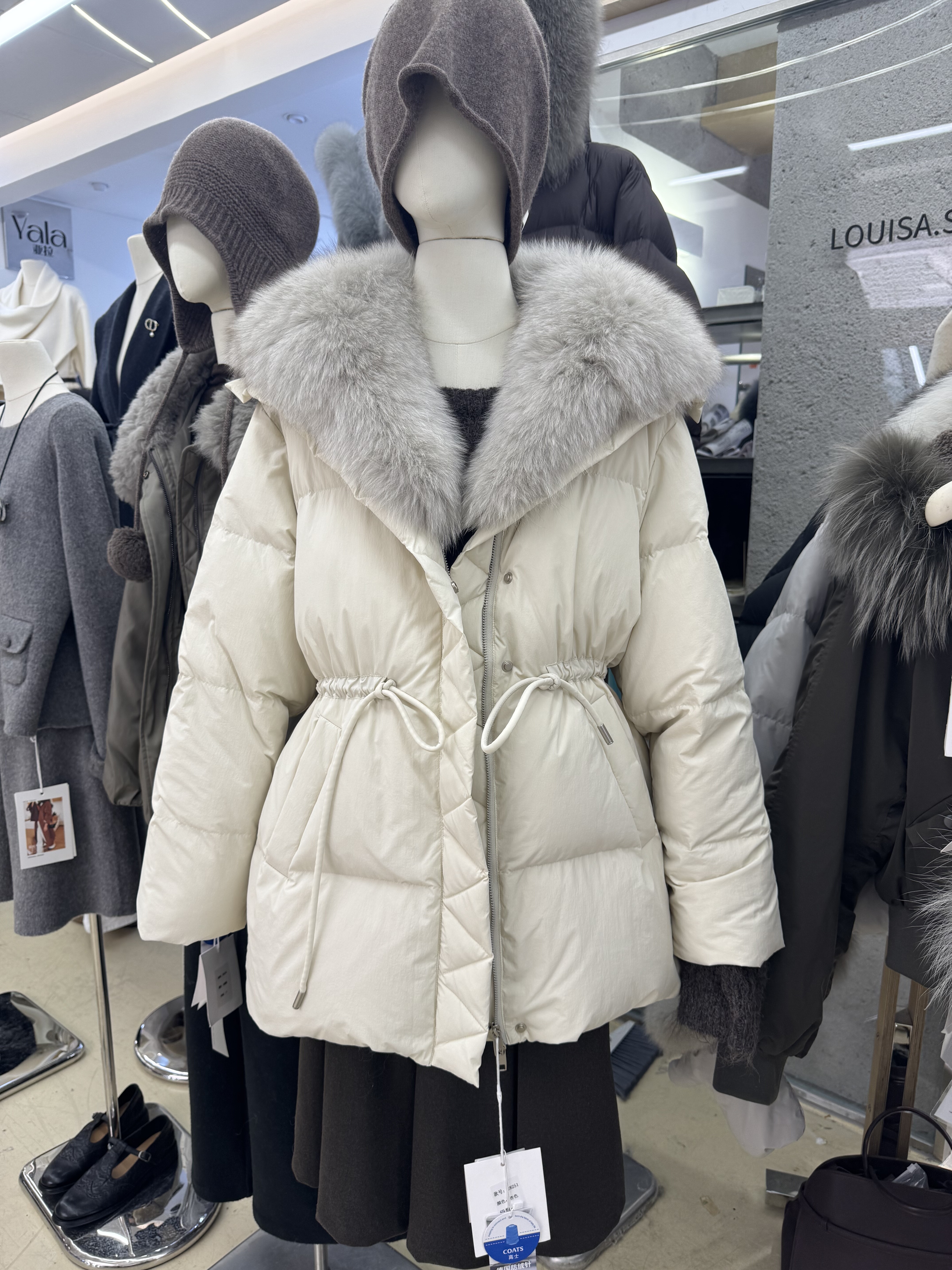 LOUISA.S狐狸毛领收腰抽绳90白鸭绒羽绒服女冬季2025新款保暖外套