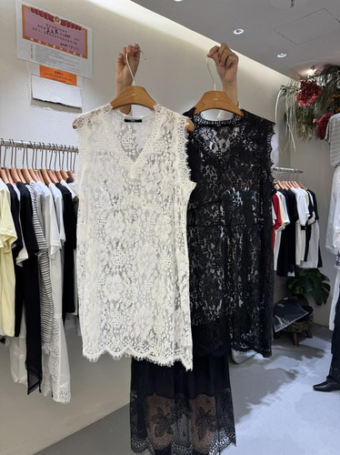 DM韩系设计感蕾丝V领无袖背心女春夏2026新款洋气别致叠穿打底衫