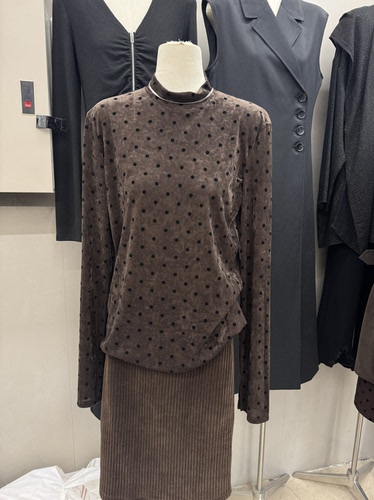 摩登mdeng韩系简约圆领长袖丝绒T恤女秋季新款百搭显瘦波点打底衫
