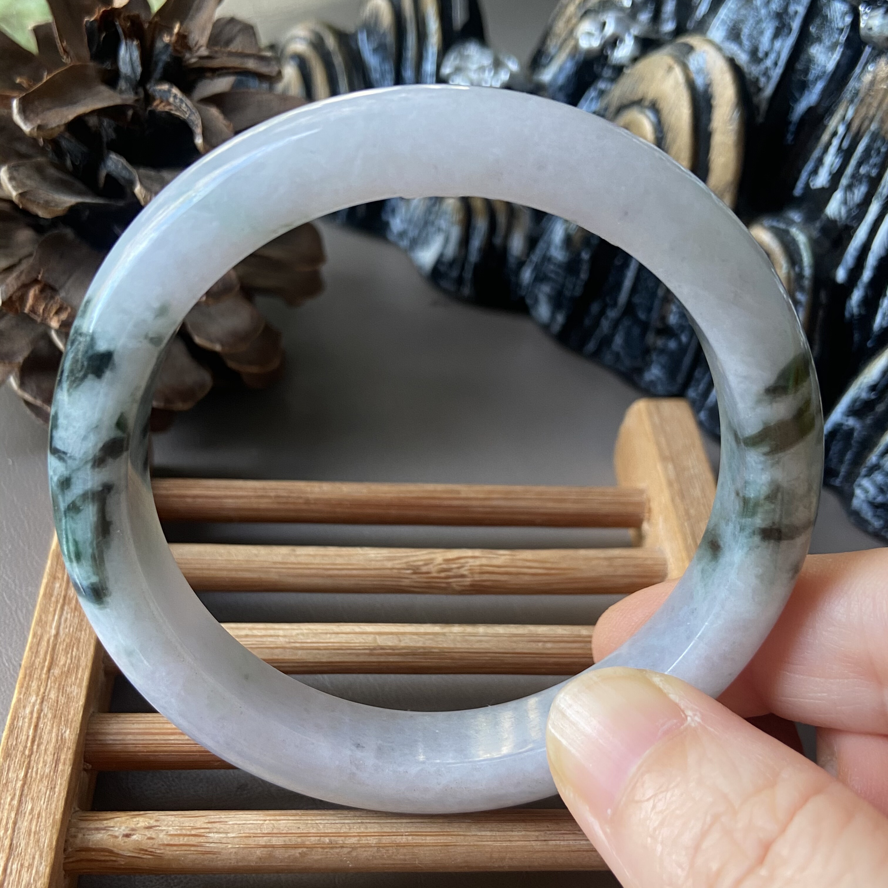 天然缅甸翡翠手镯56冰糯种飘蓝花玉镯子57老坑a货0296带证书