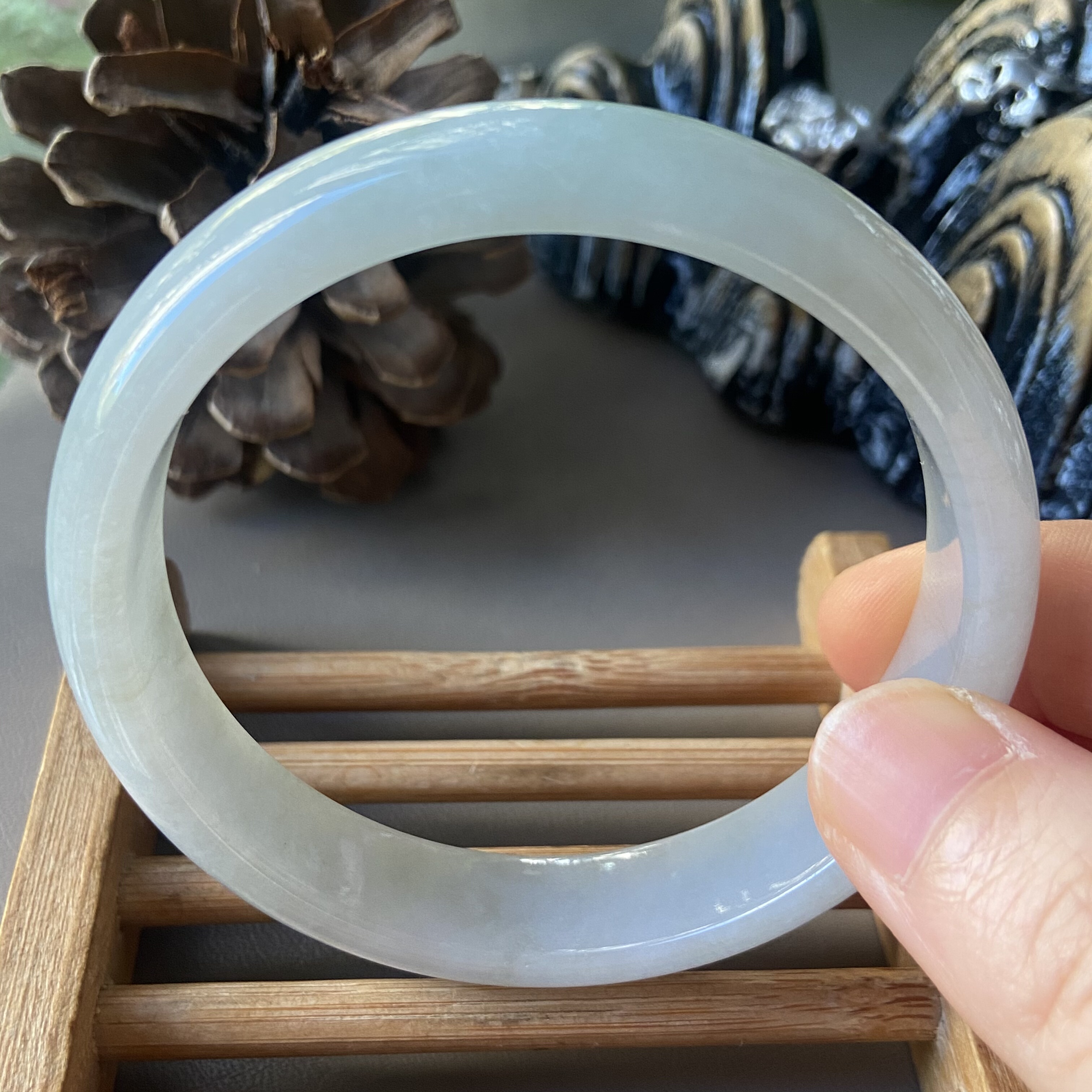 天然缅甸翡翠手镯58冰糯种白月光浅绿玉镯子老坑a货0652带证书