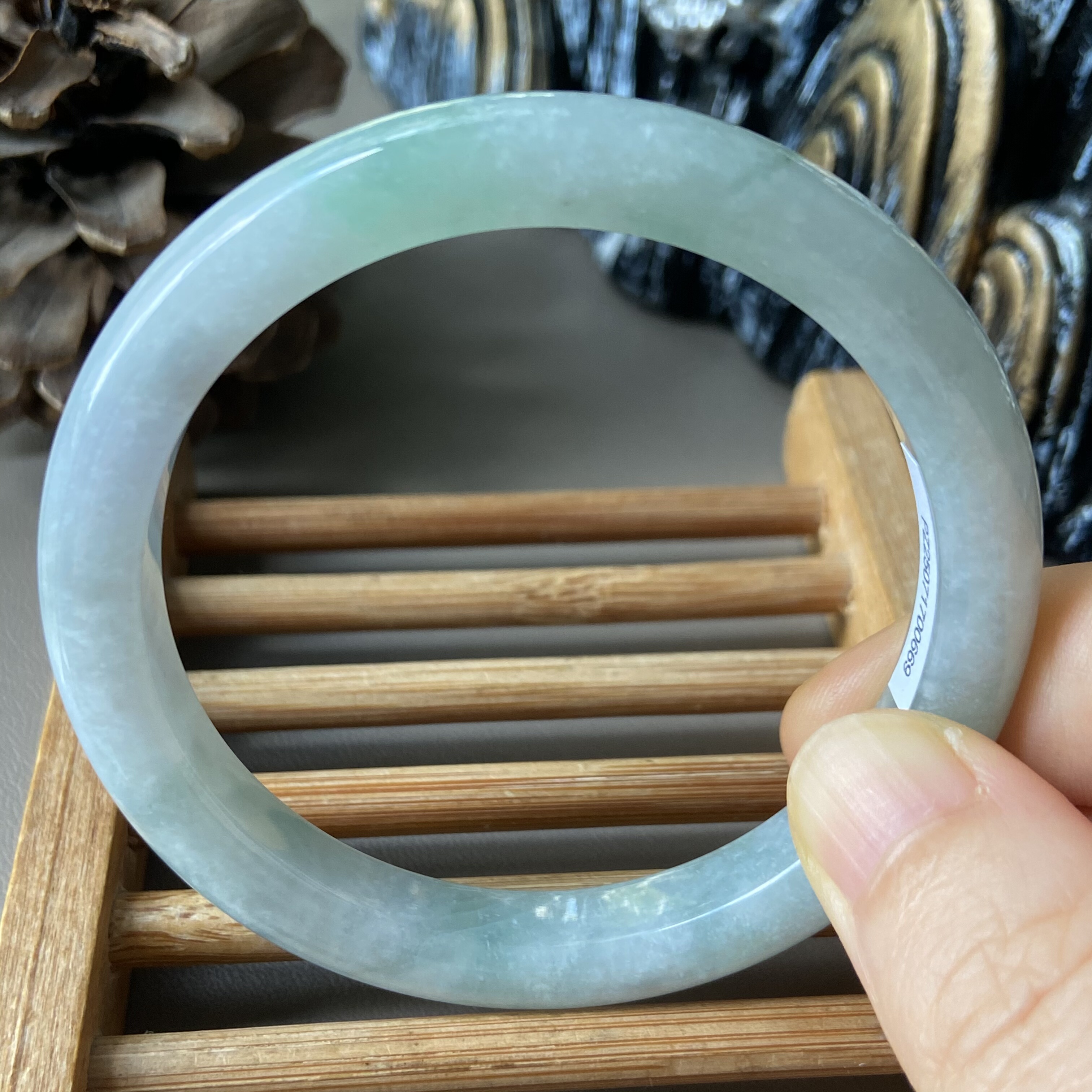 天然缅甸翡翠手镯54冰糯种浅绿飘花玉镯子55老坑a货0669带证书