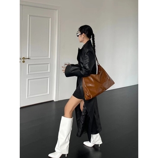 单肩包女2025新款可以装电脑的时尚包油蜡皮托特包通勤职场上班包