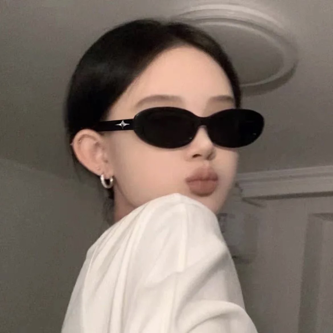 墨镜女高级感小脸欧美复古黑色小框椭圆2026新款网红防晒太阳眼镜