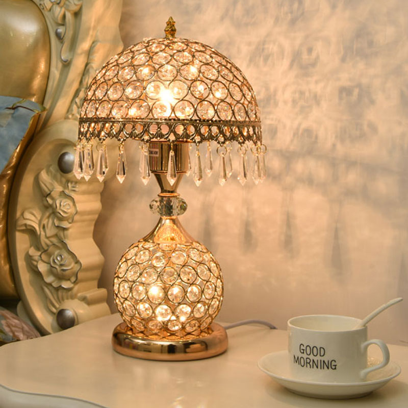 欧式台灯卧室床头轻奢2022新款婚庆红色创意结婚温馨时尚装饰灯具