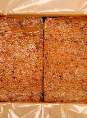 老式大辣片辣条麻辣零食小吃批发儿时怀旧网红休闲食品老吃的辣皮