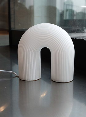 Ferm LIVING Vuelta Lamp系列蛋白石玻璃拱形台灯装饰床头灯