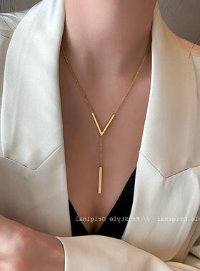 气质V字母吊坠钛钢项链女轻奢小众锁骨链ins冷淡风个性设计配饰品
