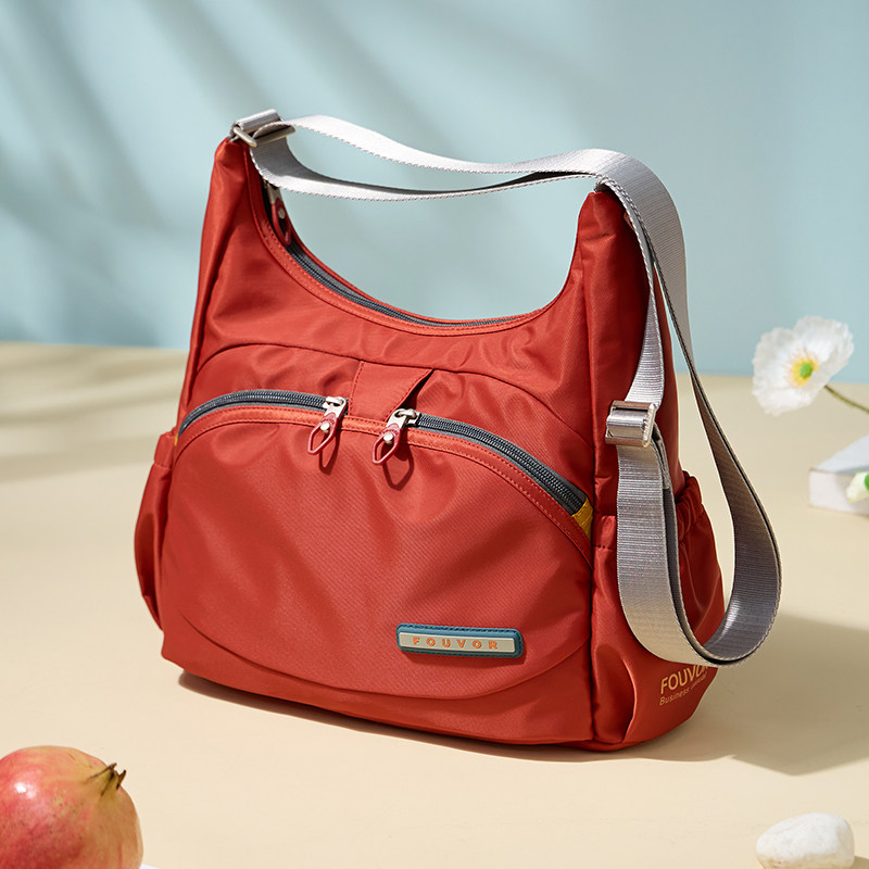 火狐大容量斜挎包女休闲百搭单肩包牛津布女包妈妈帆布包饺子包冬