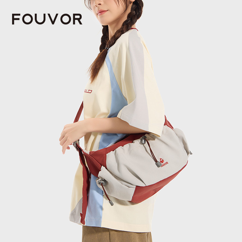 火狐饺子包轻便大容量运动斜挎包女新款通勤日常休闲百搭帆布包春