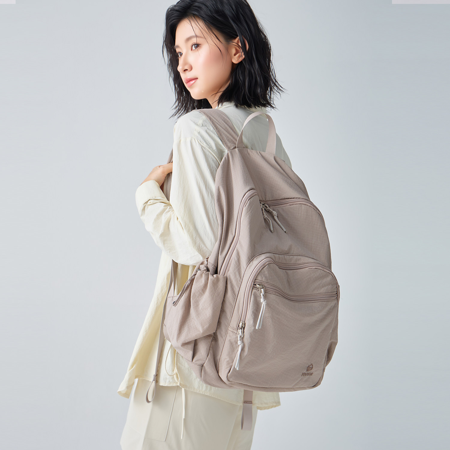 户外旅游登山电脑包大学生书包双肩包女士短途轻便大容量旅行背包