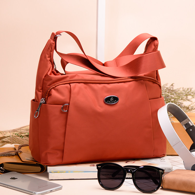 时尚大容量斜挎包女2026冬季新款帆布包女士牛津布大气单肩包妈妈