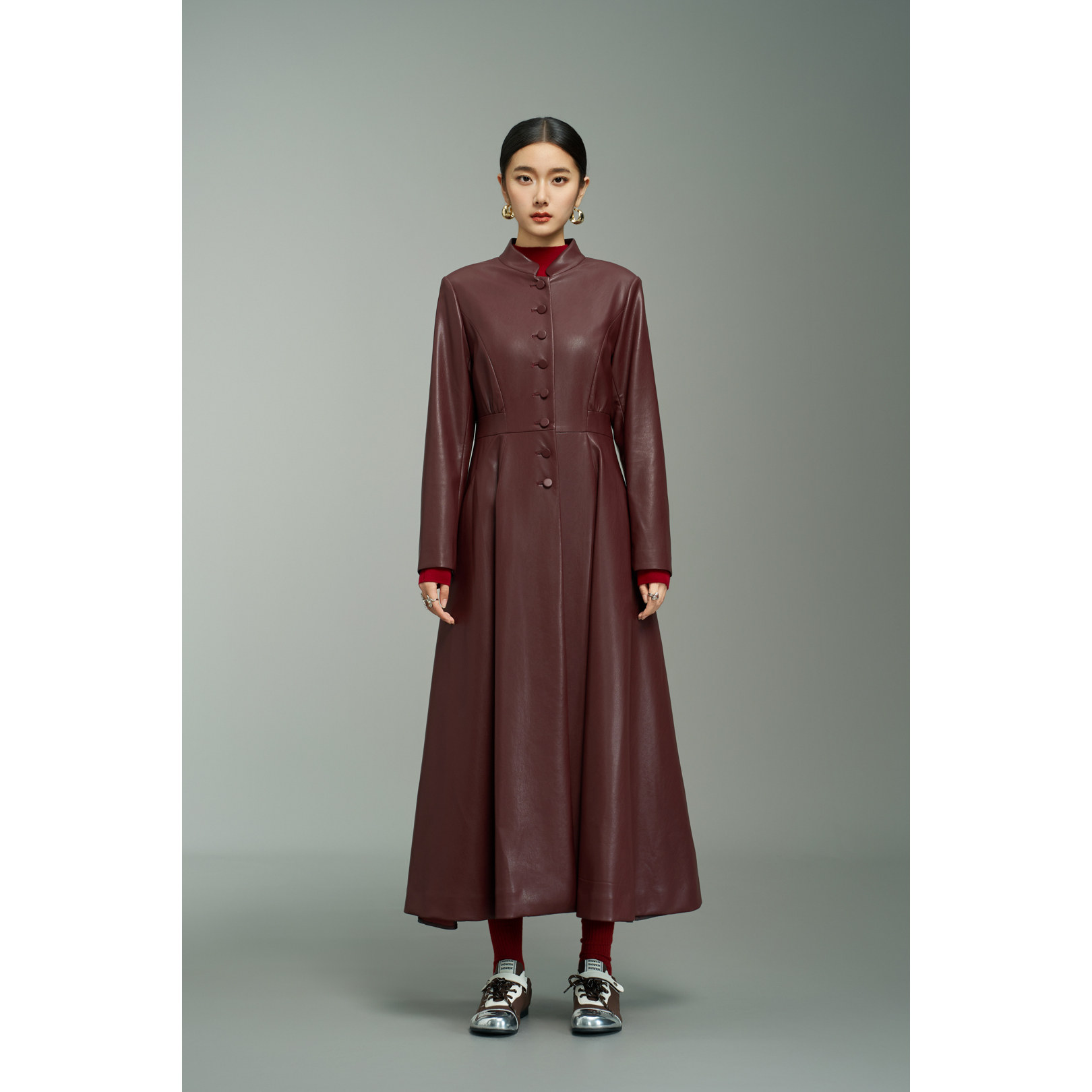 YIJIANGLAN 25秋冬PU立领长袖风衣女中长款收腰排扣外套8D6160